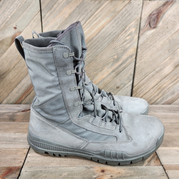 mens nike boots size 14